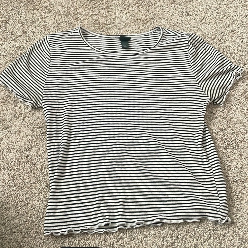 Women’s black and white striped shirt
Size Small